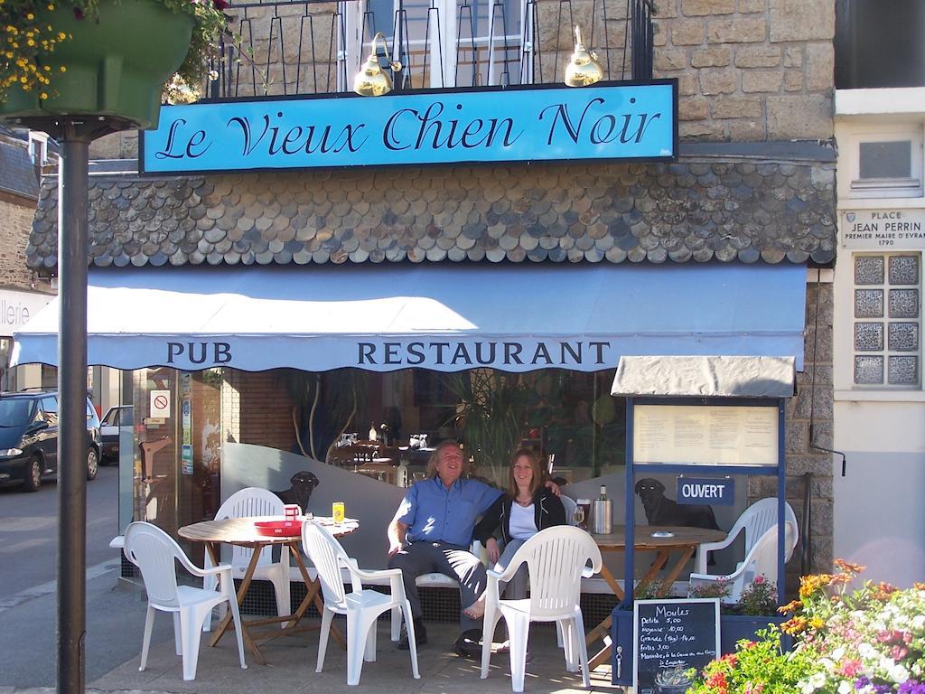 Le Vieux Chien Noir Évran Exterior foto